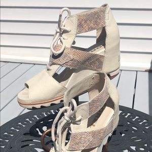 Like NEW Sorel Joanie Lace Cutout Wedge Sandal